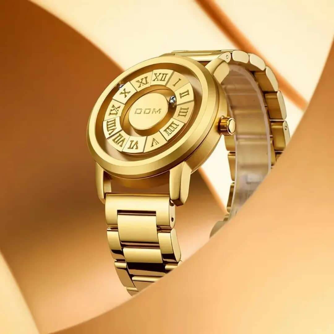 Montre en acier doré luxueuse