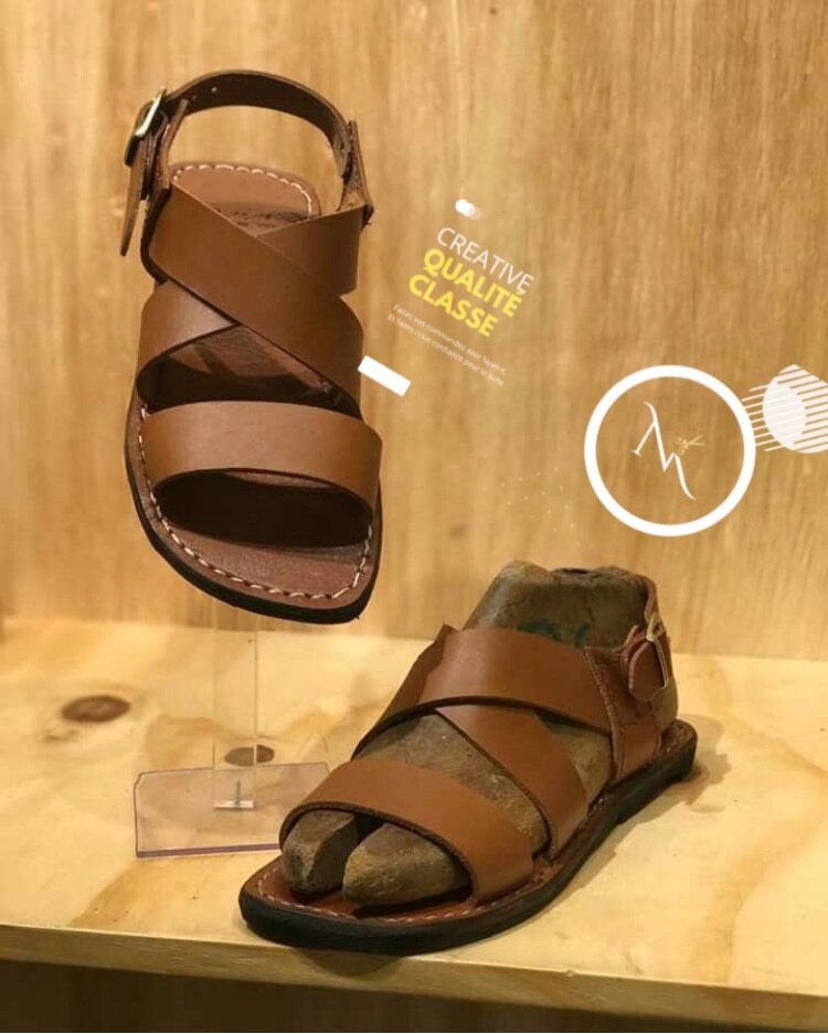 Sandale en cuire marron fermé