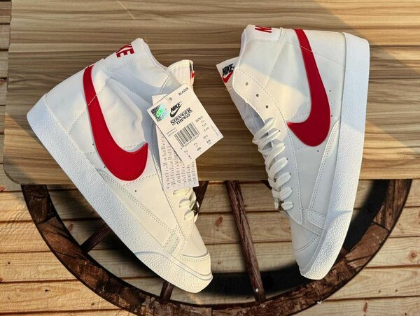*NIKE MONTANTE*