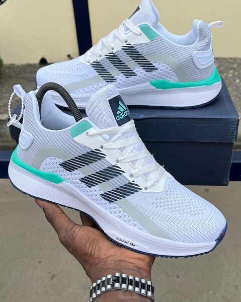 Chaussure de sport Adidas