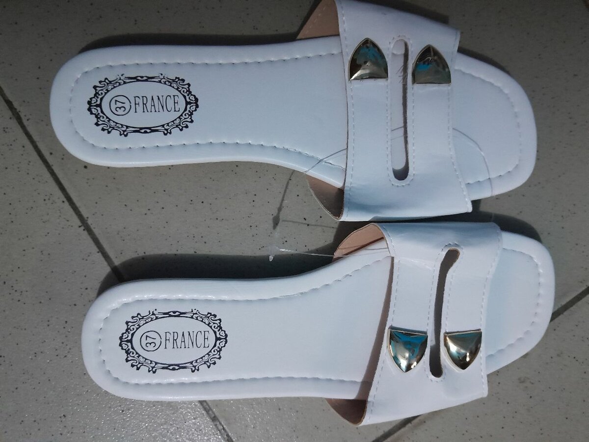 Sandales blanches élégantes