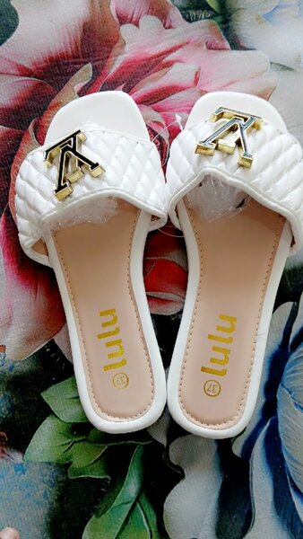 Ladies slippers