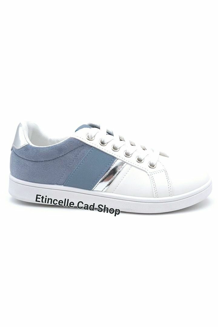 Paire de tennis pour femme.