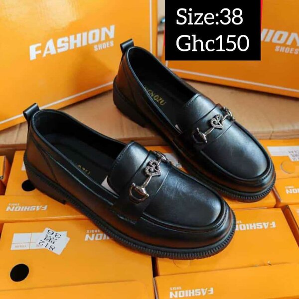BLACK SHOES