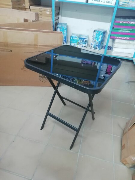 Table carrée noire