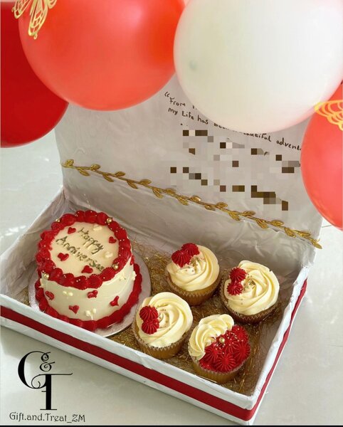 Cake hamper