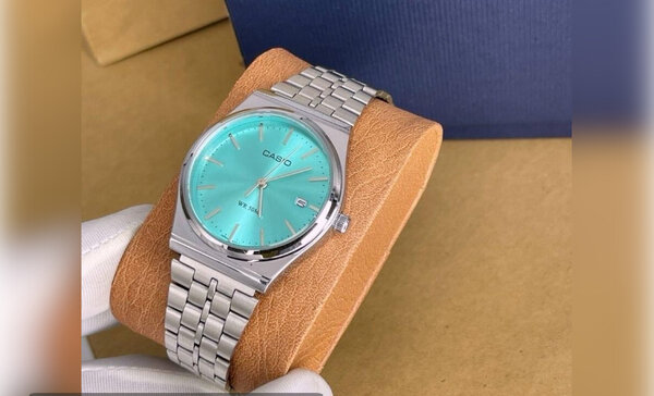 Montre Casio classique turquoise