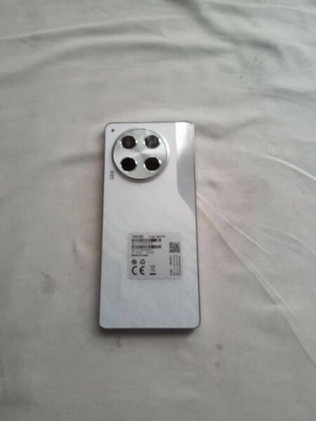 Tecno camon 30