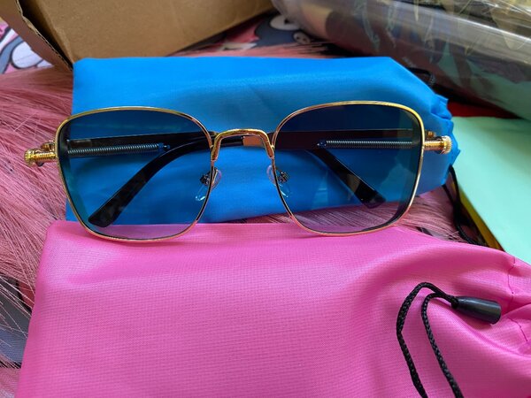 Lunettes de soleil carrées élégantes