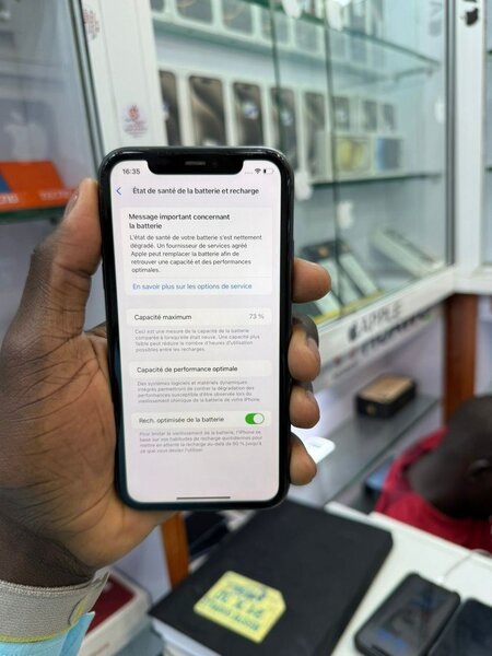 iPhone 11 Casi neuf