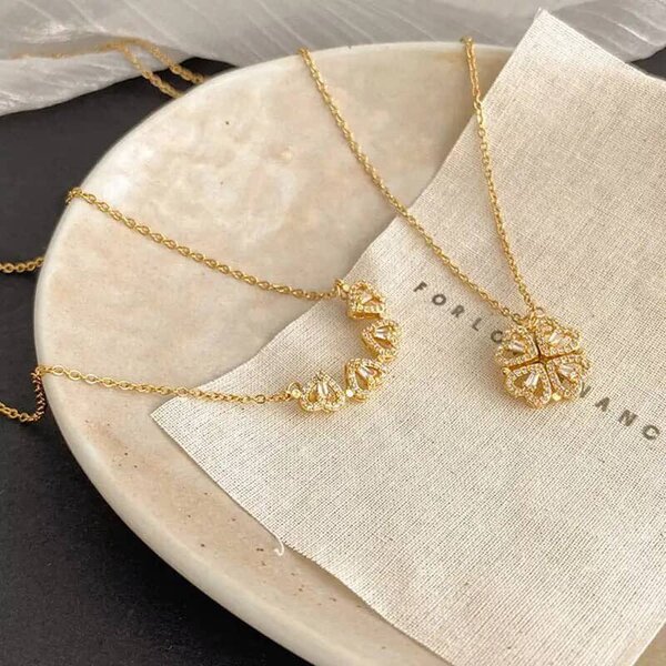 Collier pendentif trèfle doré