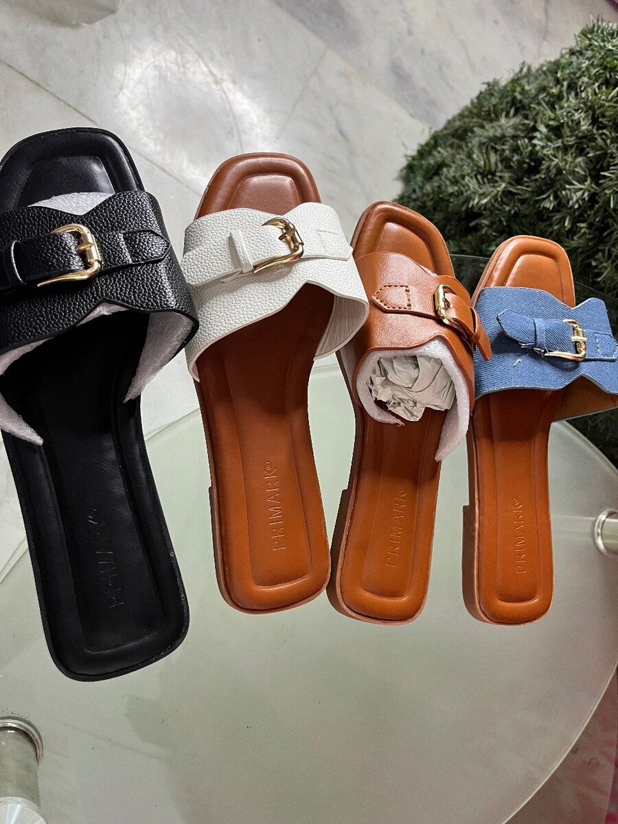 Sandales Zara ( 2 à 15000)