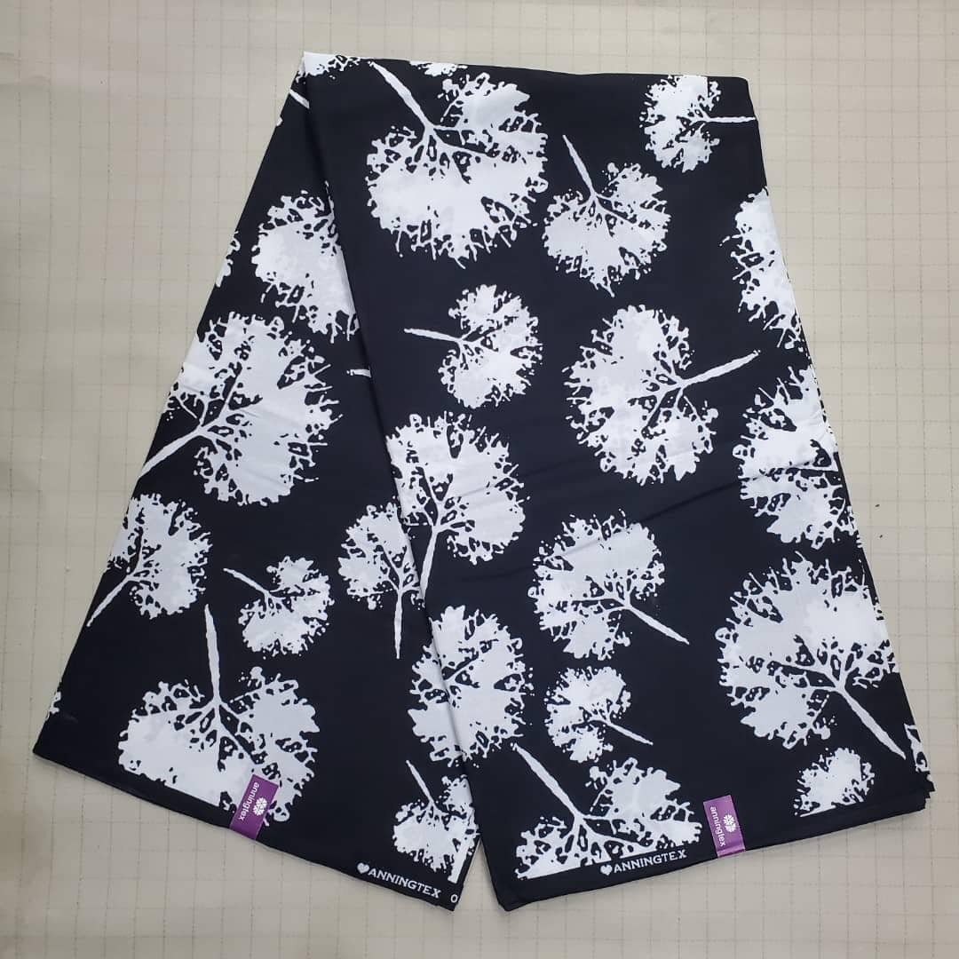 Tissu blanc noir