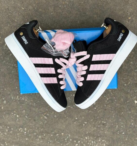 Baskets noires et roses Adidas