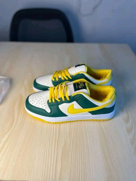 NIKE SB DUNK LOW JAUNE VERT