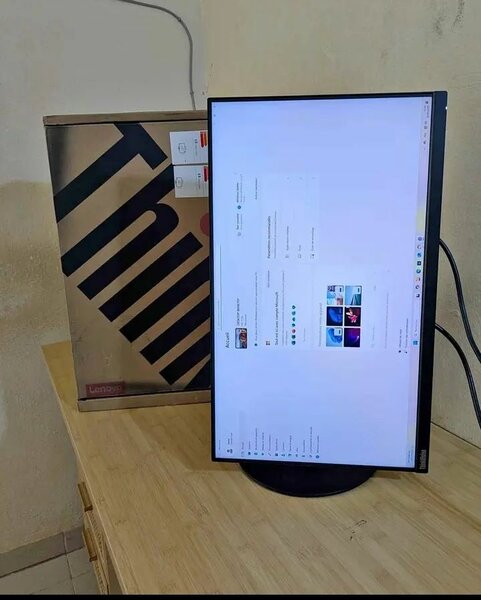 Écran Lenovo ThinkVision 24 pouces IPS