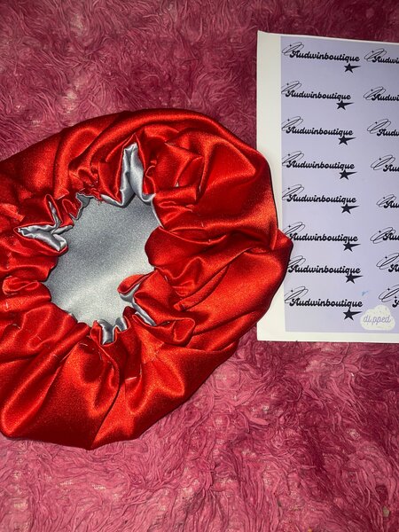 Bonnet en satin double