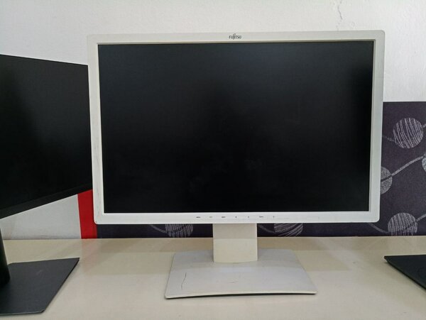 Moniteur Fujitsu 24 pouces 4K