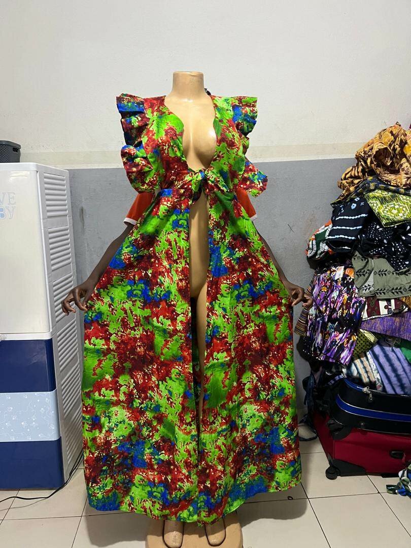 Robe disponible a 7000fr
