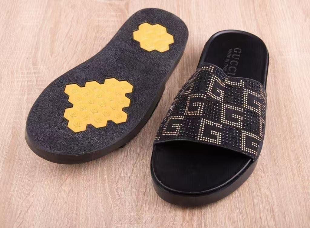 Sandales de bain en cuir Gucci