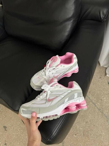 NIKE SUPREME
