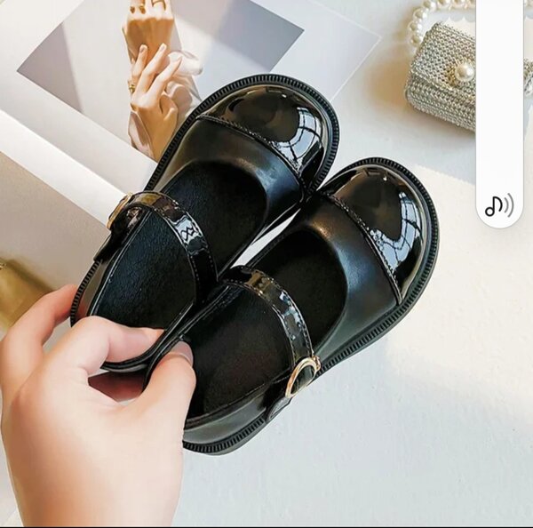 Dress shoe