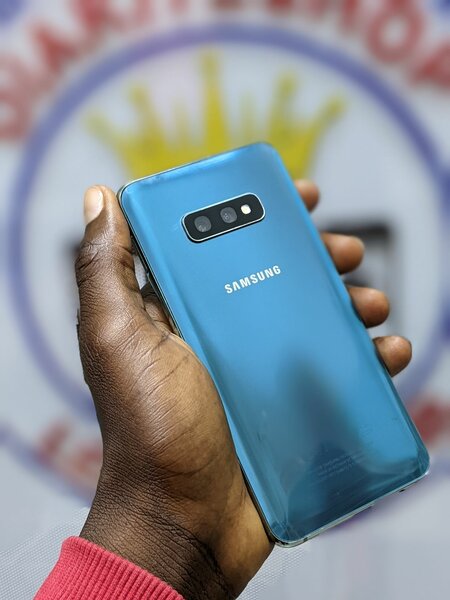 Samsung S10E