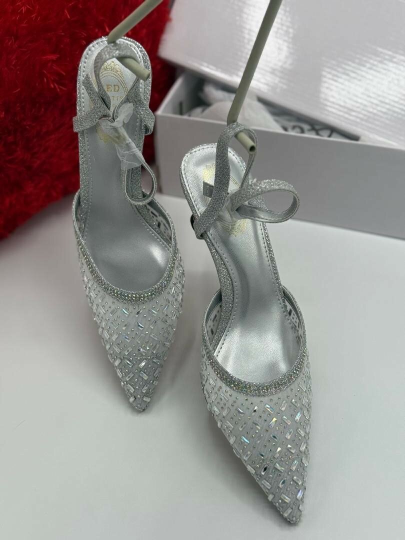 Ladies kitten heel