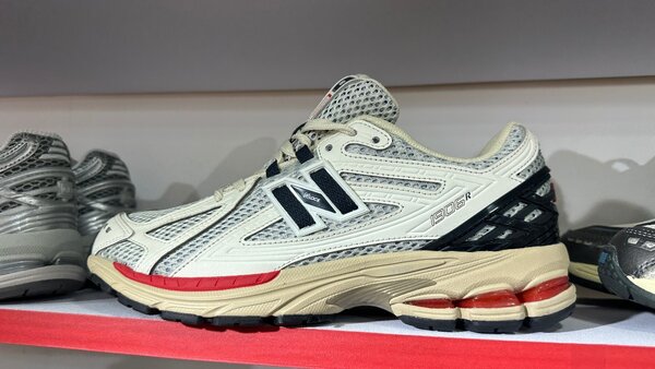 New Balance 1906R