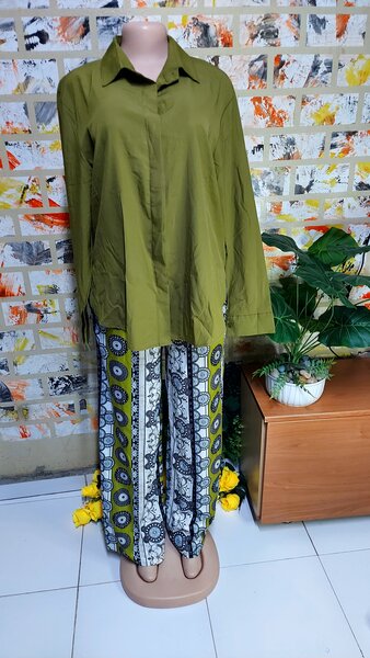 Chemise Verte et Pantalon Imprimé