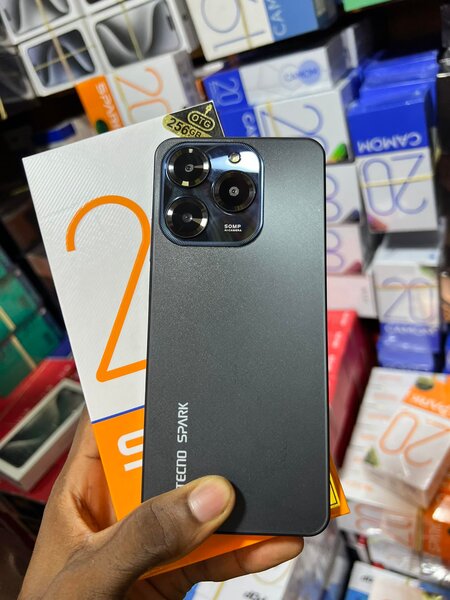SPARK 20 PRO 16Go/256Go