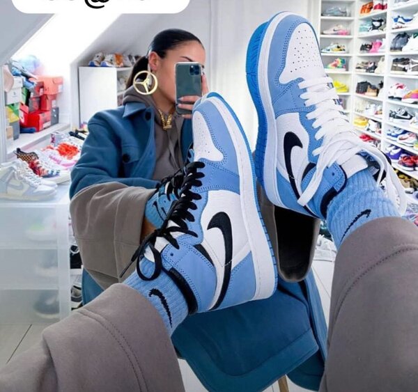 NIKE JORDAN 1