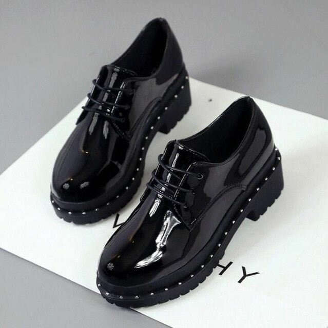 Dress shoe