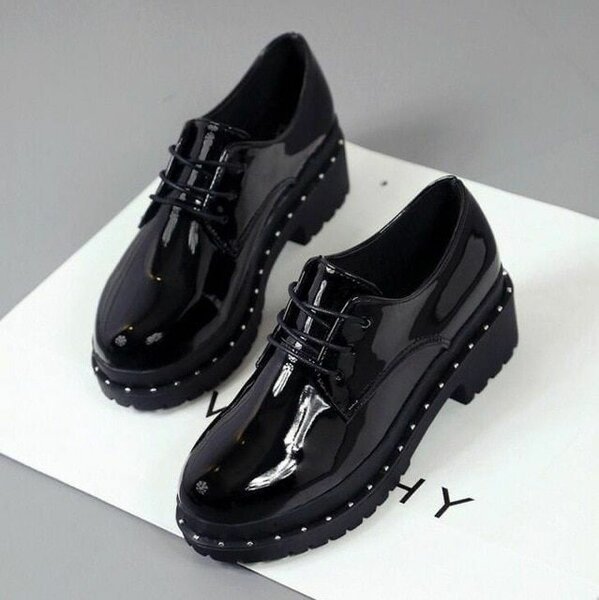 Dress shoe