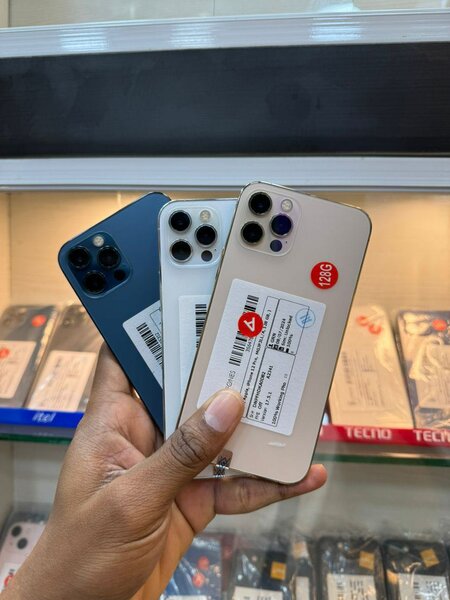 iPhone 12pro 128go quasi neuf importe