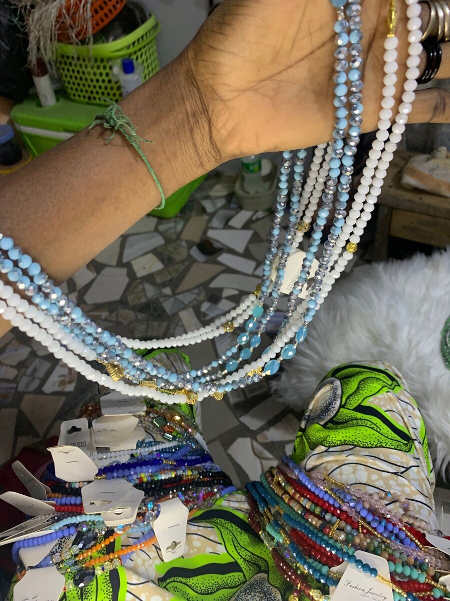 Colliers de perles colorés