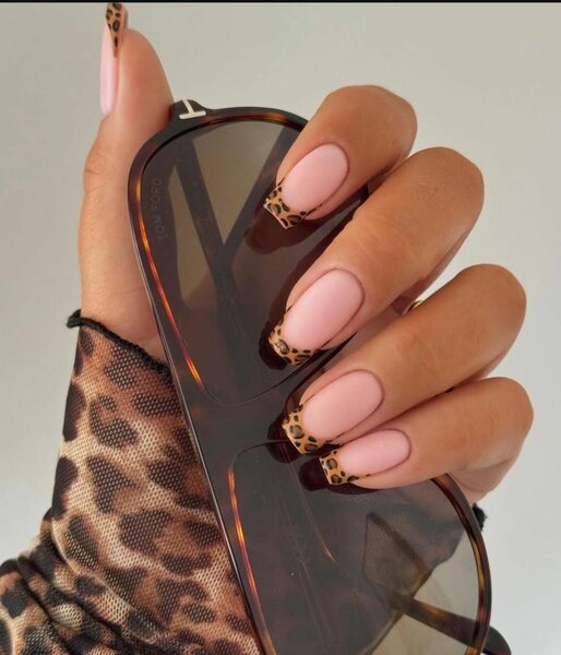 Press on nails