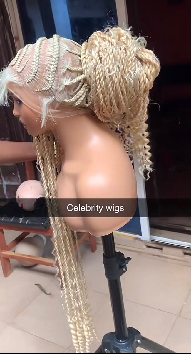 Perruque tressée blonde luxe