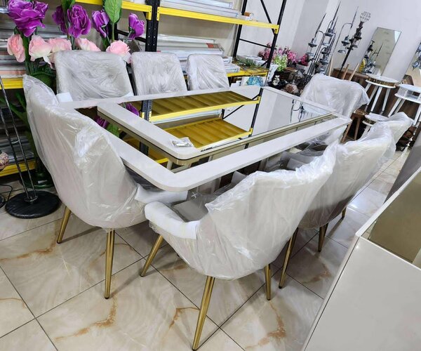 Table a mangé plus 8 chaînes