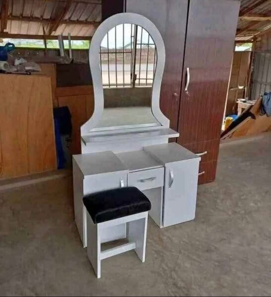 Dressing mirror