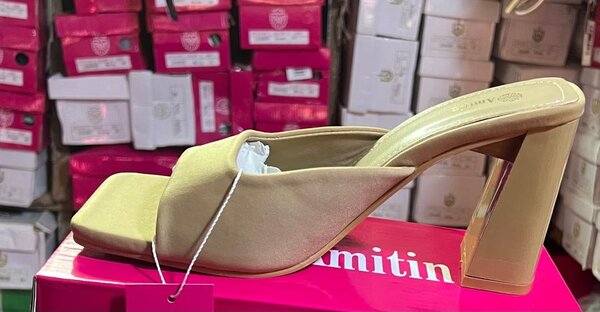Chic mules