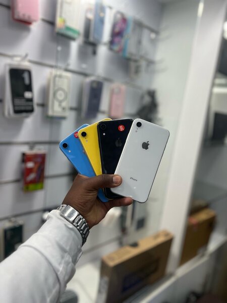 iPHONE XR