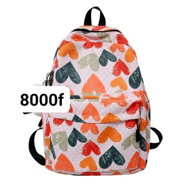 sac à dos avec des coeurs