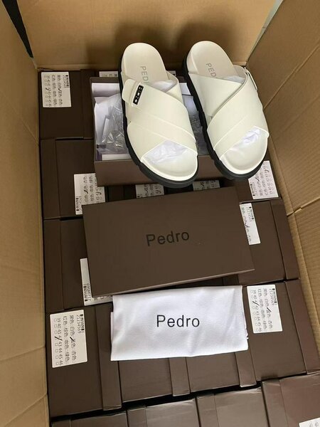 Claquettes élégantes blanches