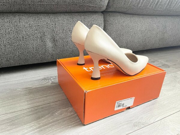 Dress shoe