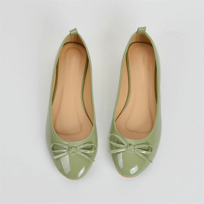 Soft leather thick heel flat shoe