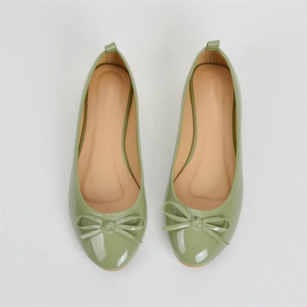 Soft leather thick heel flat shoe