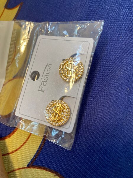 MAGNETIC EARRINGS