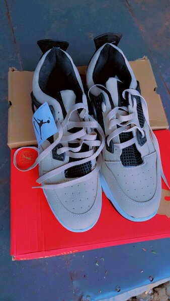 Baskets en cuir blanc et noir