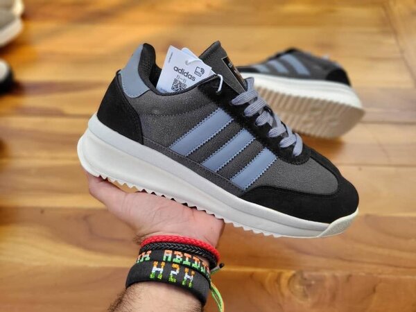 Chaussures H